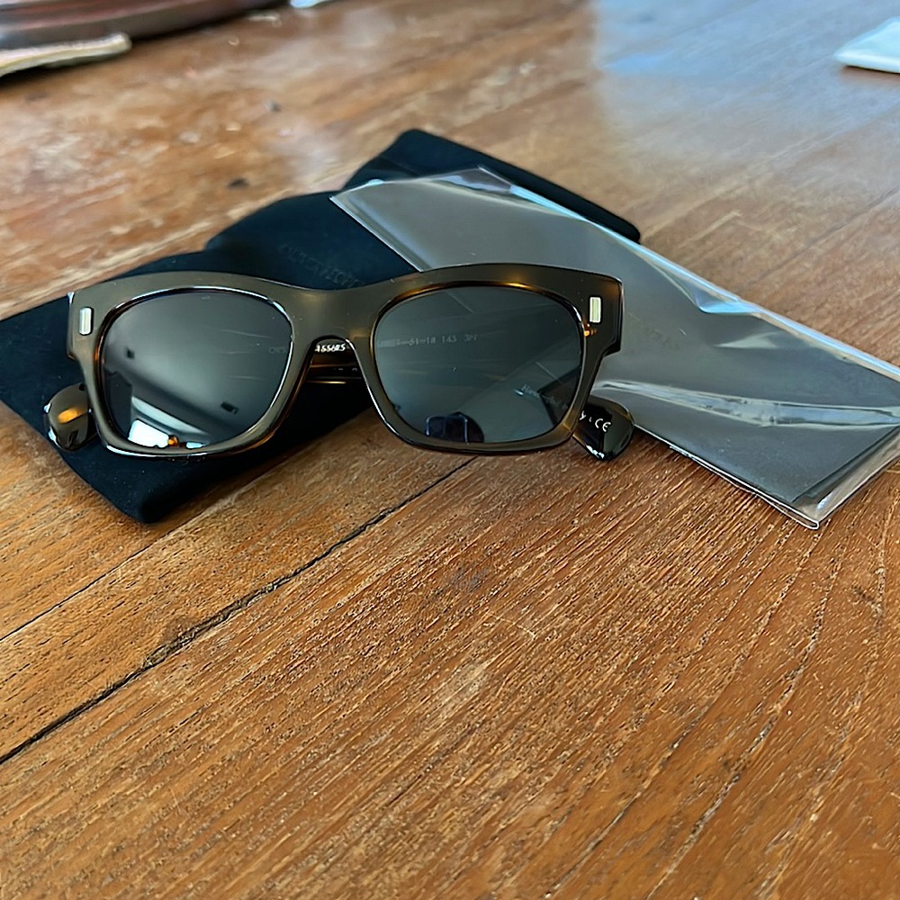 BNIB Limited Edition 71ST sunnies ✨
